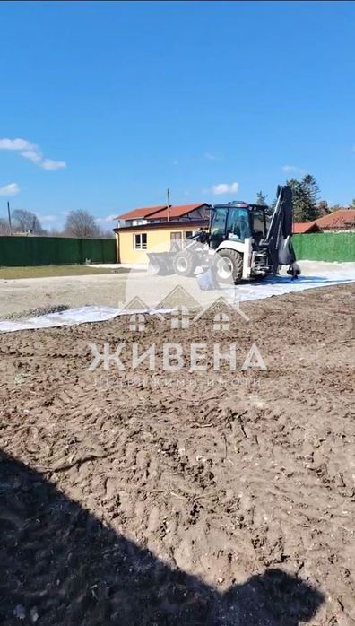 Продавам къща с парцел в центъра на с. Българево