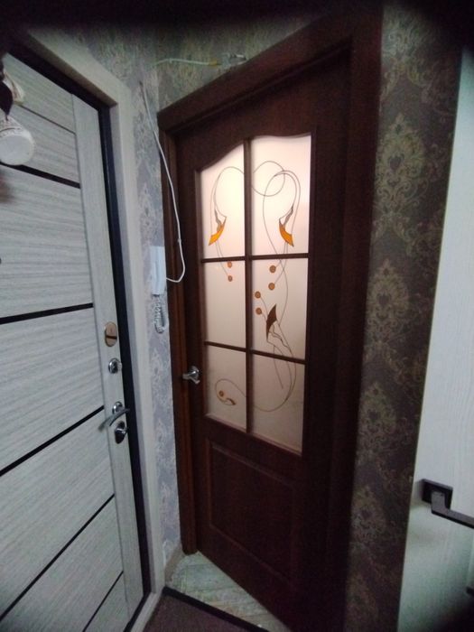Продам межкомнатную дверь б/у