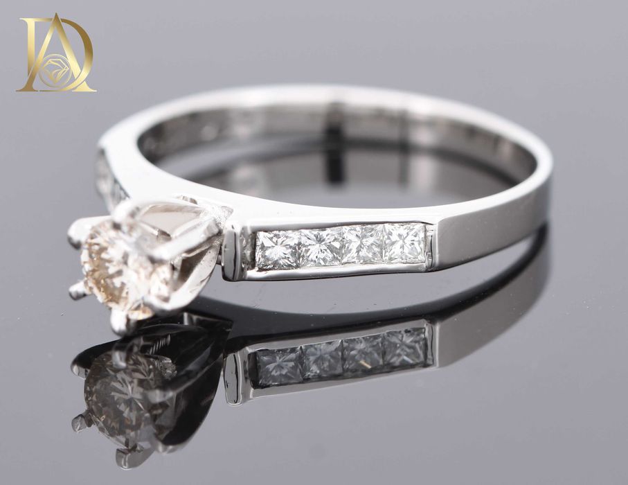 Нов Златен Пръстен с 0.77кт Естествени Диаманти