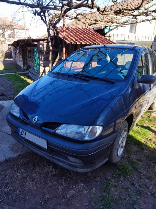 Автомобил Renault Scenic