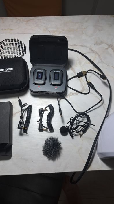Sistem Microfon Wireless / Lavalieră Saramonic Blink 500 Pro B1 (TX + RX) - Pachet Complet una din ele nu se aprinde! Se vibde ca Defect!