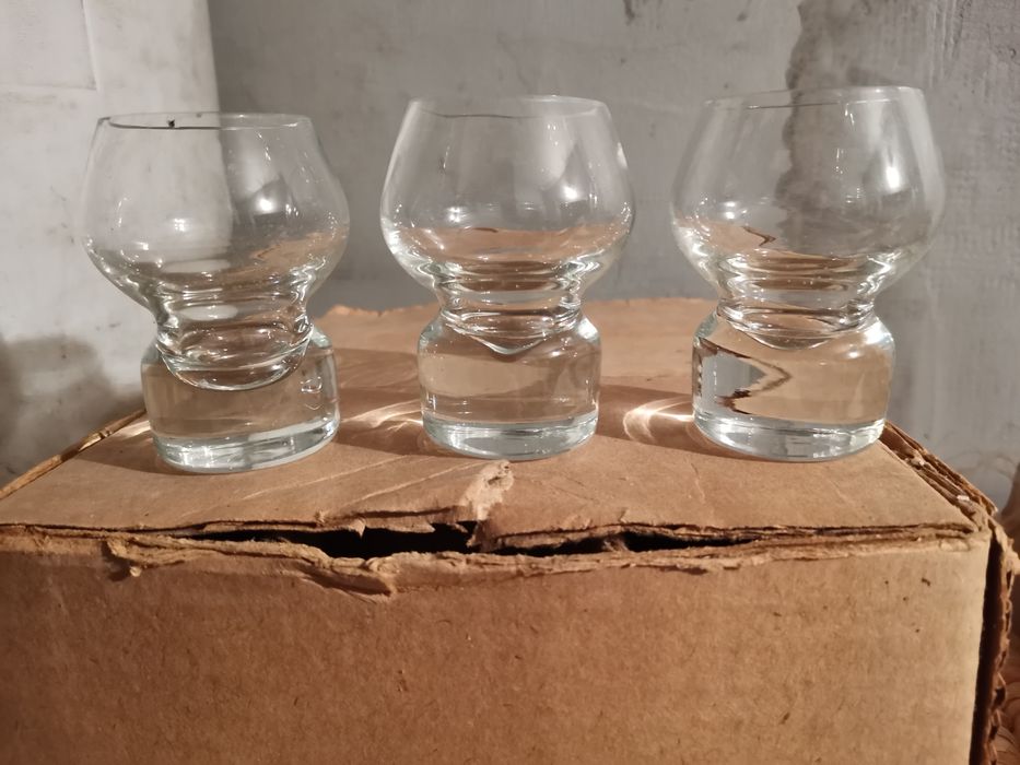 Сервизи за кафе коняк и безалкохолно.