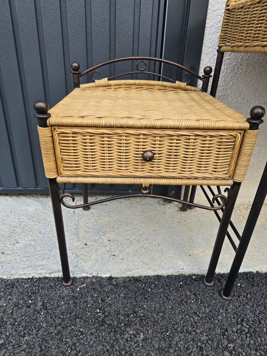 Ратанов комплект тоалетка и нощни шкафчета.