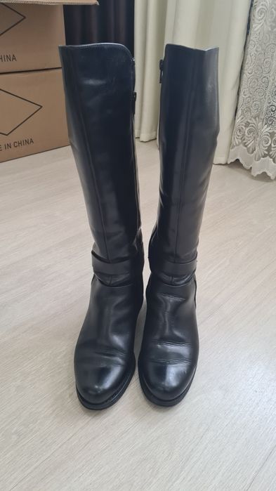 Продам женские сапоги