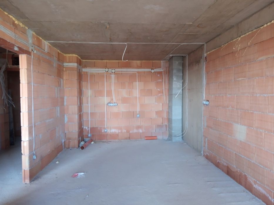 Тристаен югозападен апартамент в Люлин 8