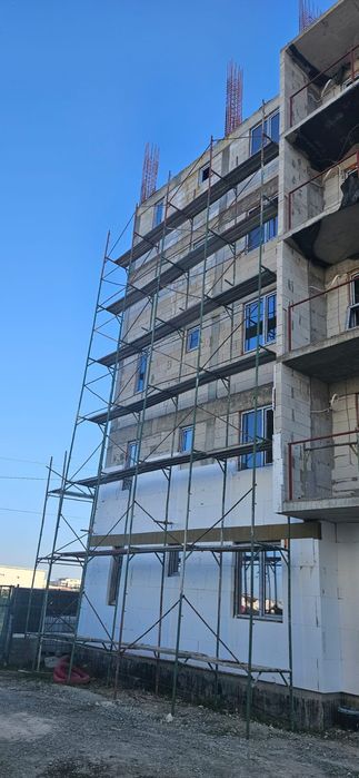 Executam acoperișuri și reparații de urgență