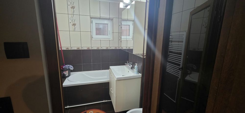 De inchiriat Apartament 3 camere etaj 1 mobilat si utilat