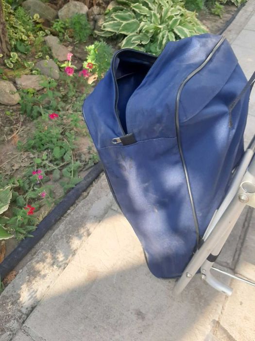 Сгъваемо столче с колелца.