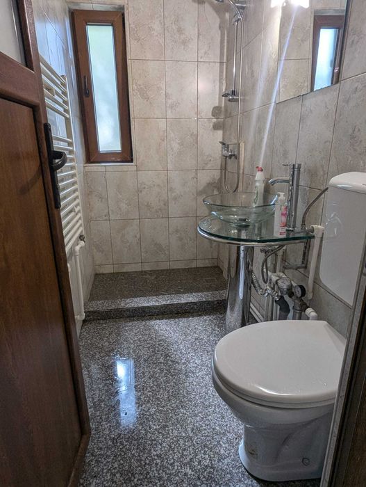 Dau în chirie birou/punct de vânzare Brădet