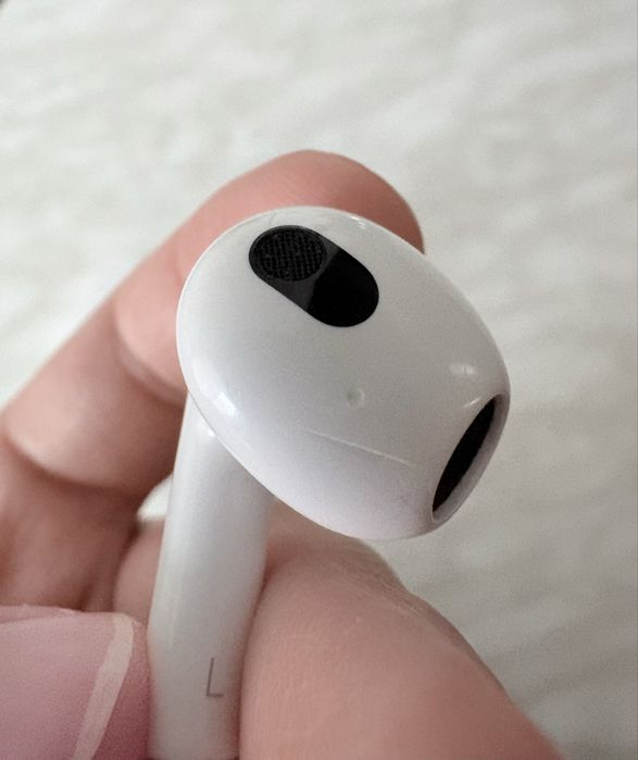 Продам Apple Airpods 3