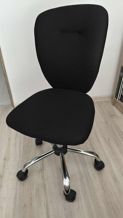 Scaun birou copii negru stare impecabilă