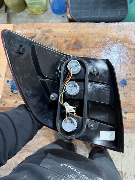 Фонарь задний правый гранта оригинал