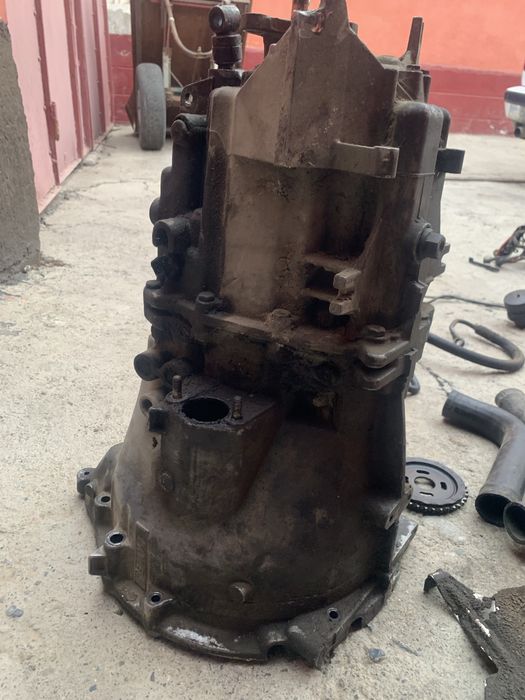 Запчасти на бмв е34 2 куб