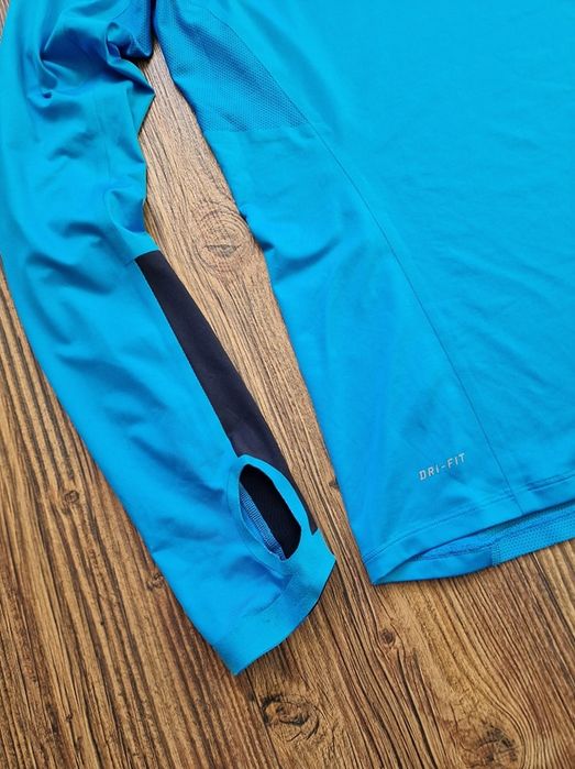 Страхотна мъжка спортна блуза NIКЕ размер L
без забележки като нова, р