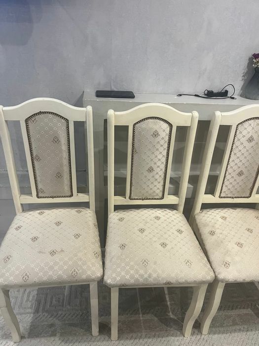 Продам  компьютерный стол и стулья