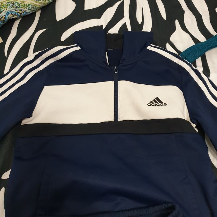 Haine originale si incalțaminte in stare super buna