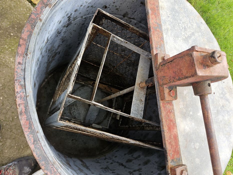 Центрофуга за мед