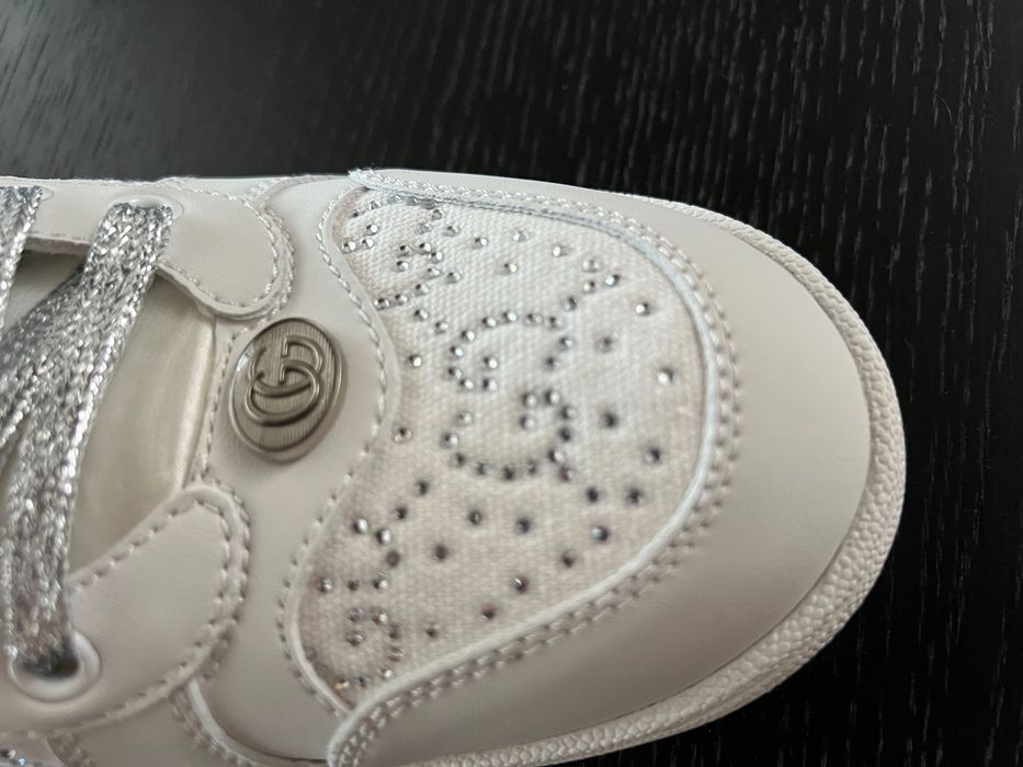 Продавам кецове на Gucci , модел 2024