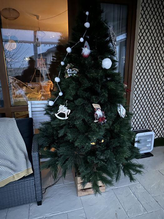 Brad artificial Razvana 180 cm cu cadru metalic
