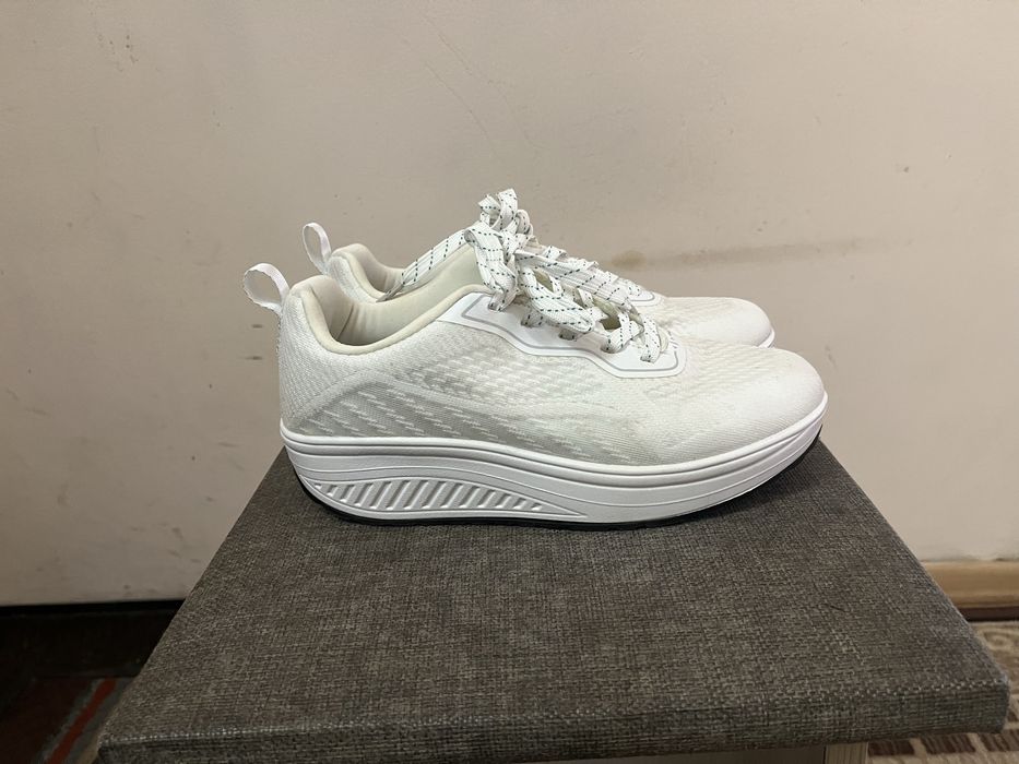 Женские кросовки.