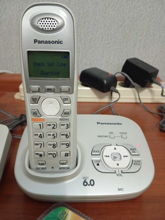 Продам радиотелефон PANASONIC три трубки на один телефонный номер.