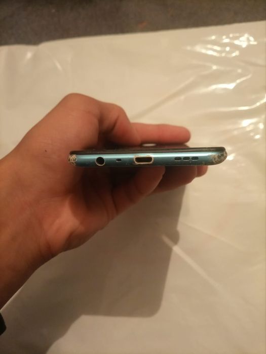 Продаю oppo 15A память 64gt