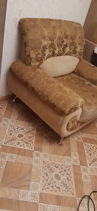 Продам диван и два кресла