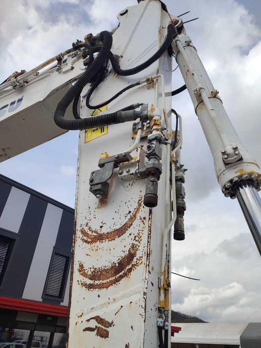 Excavator Komatsu PC210 LC-8