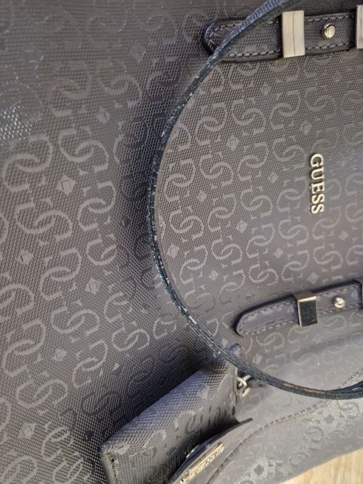 Дамски чанти Guess, Mohito и други