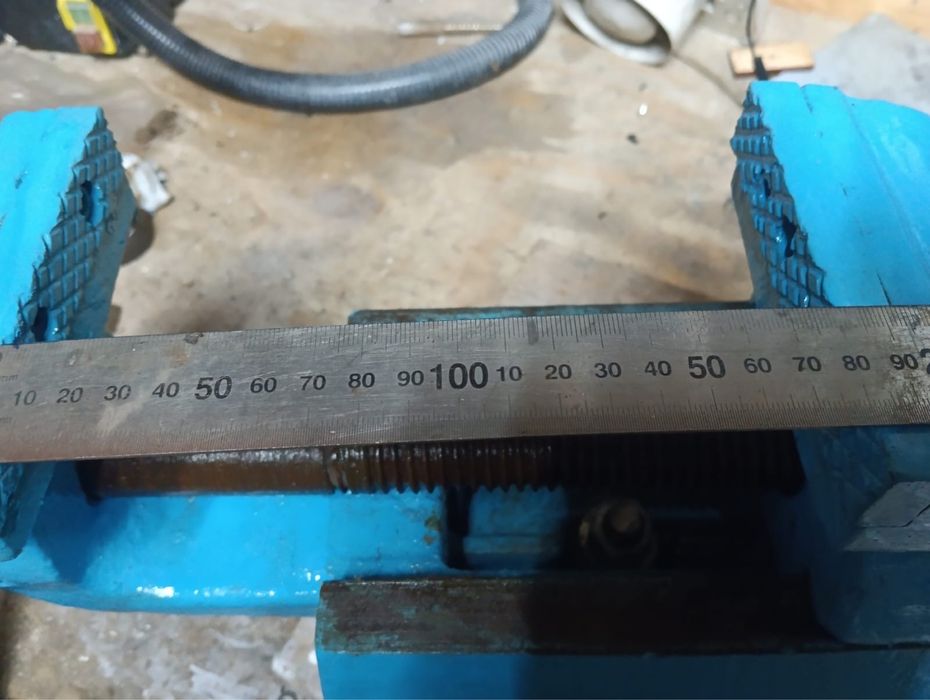 Продам тиски слесарные разные