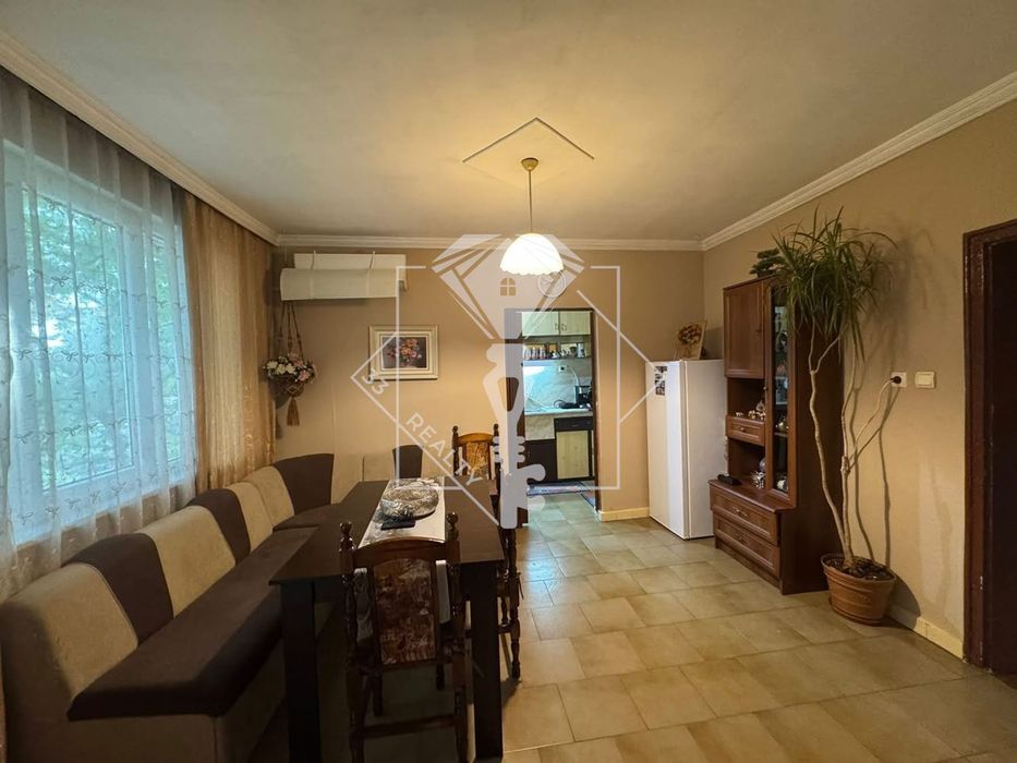 Продава се Тристаен апартамент в Пловдив, Кючук Париж - 107 кв.м за 1636 €/кв.м - Снимка #1