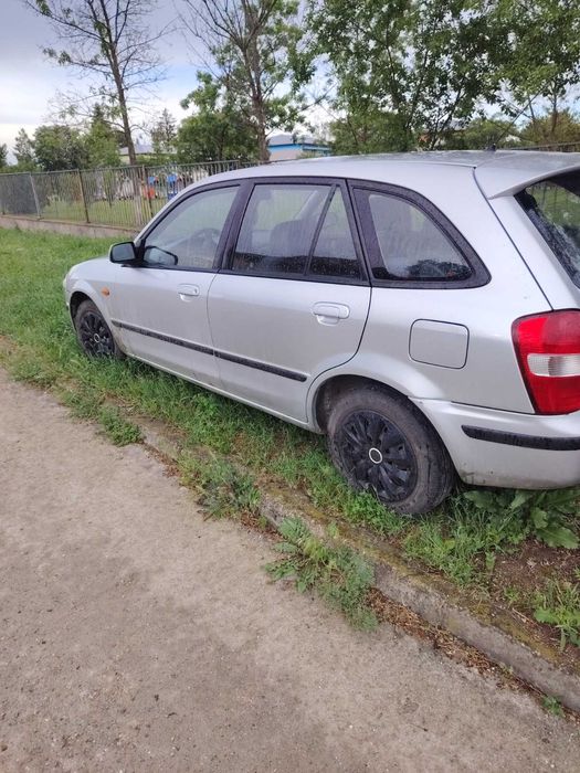 Продавам Мазда 323F