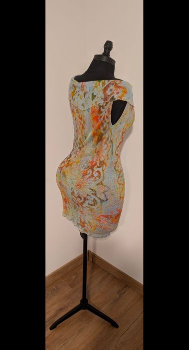 Rochie tricotată mulată, umeri goi, imprimeu artistic | S/M