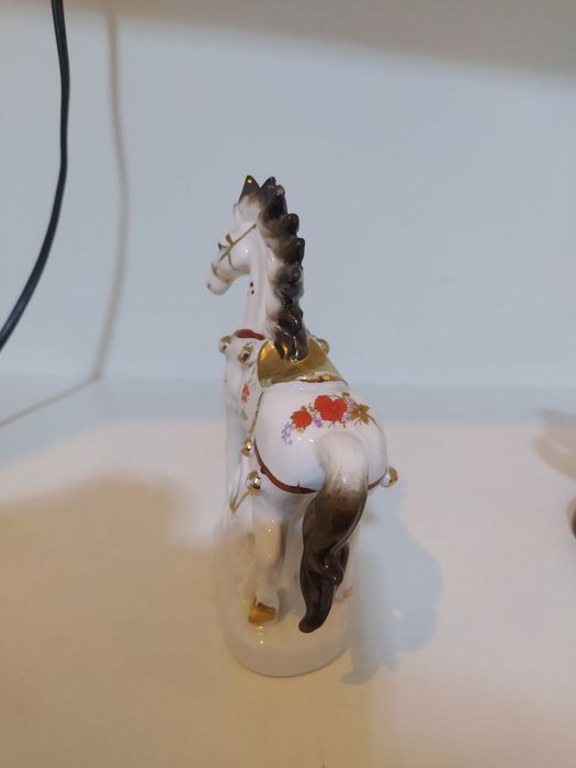 Статуэтка фарфор Лошадка