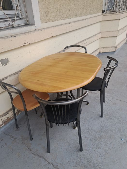 Vand masă  sufragerie extensibilă 4-6 persoane