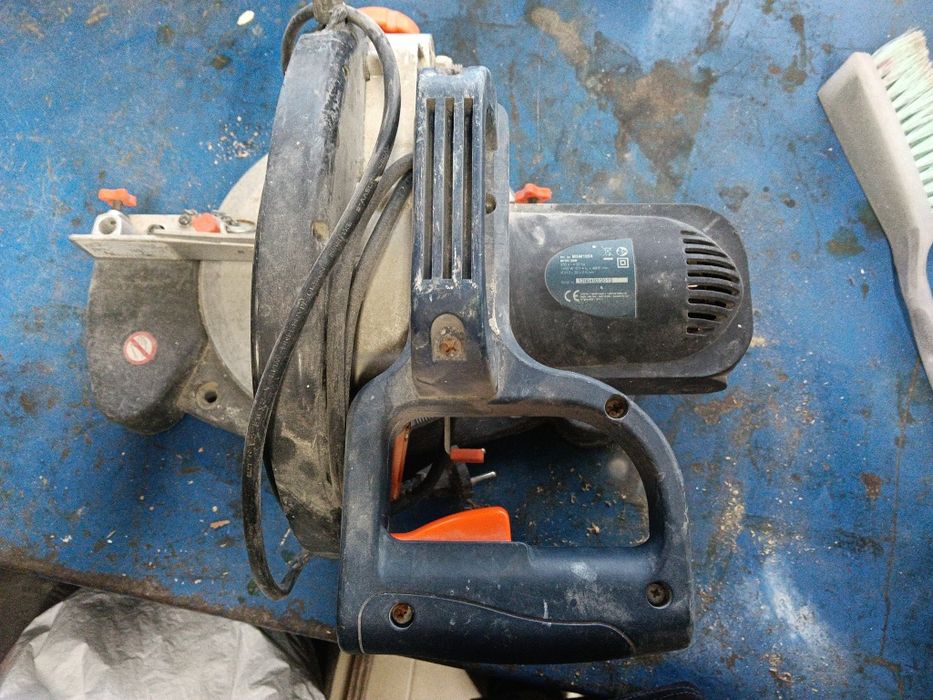 Ръчен циркуляр Bosch PKS 46 и малка пендула