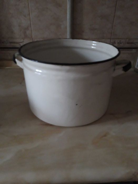 Продаются кастрюля на 10 литров