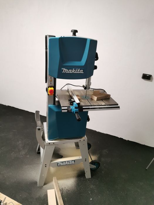 Ленторез Банциг за дърво Makita LB1200F, 900 W, 305 мм