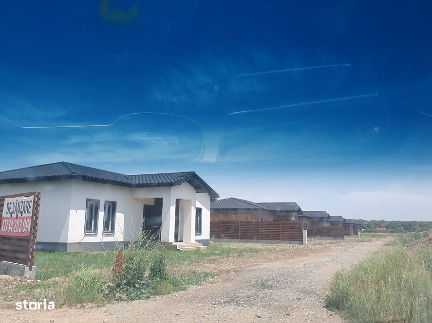 Teren Balotesti,langa padure,case construite pe strada, 61000 euro