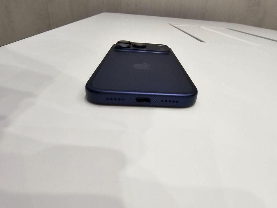 iPhone 17 Pro 256GB – Син – Отлично състояние – Пълен комплект