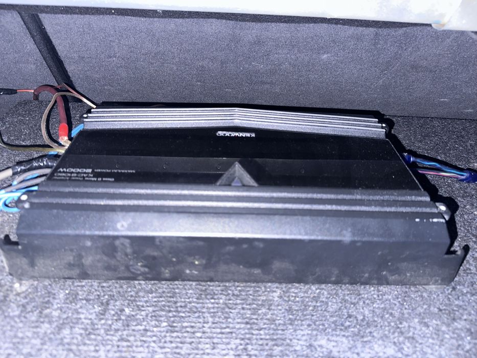 Vand subwoofer auto