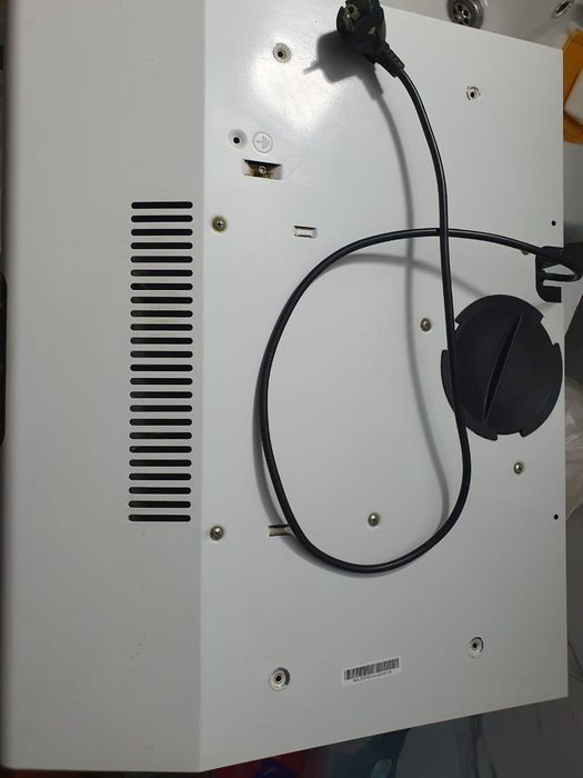 Продам кухонную вытяжку