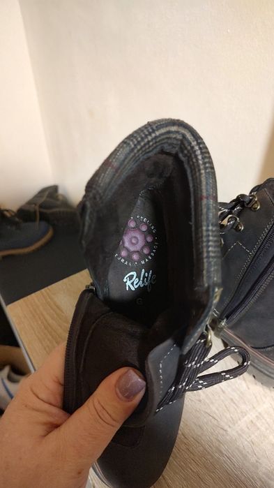 De vânzare ghete iarna băieți,siret și fermoar, căptușiți,mărime 37