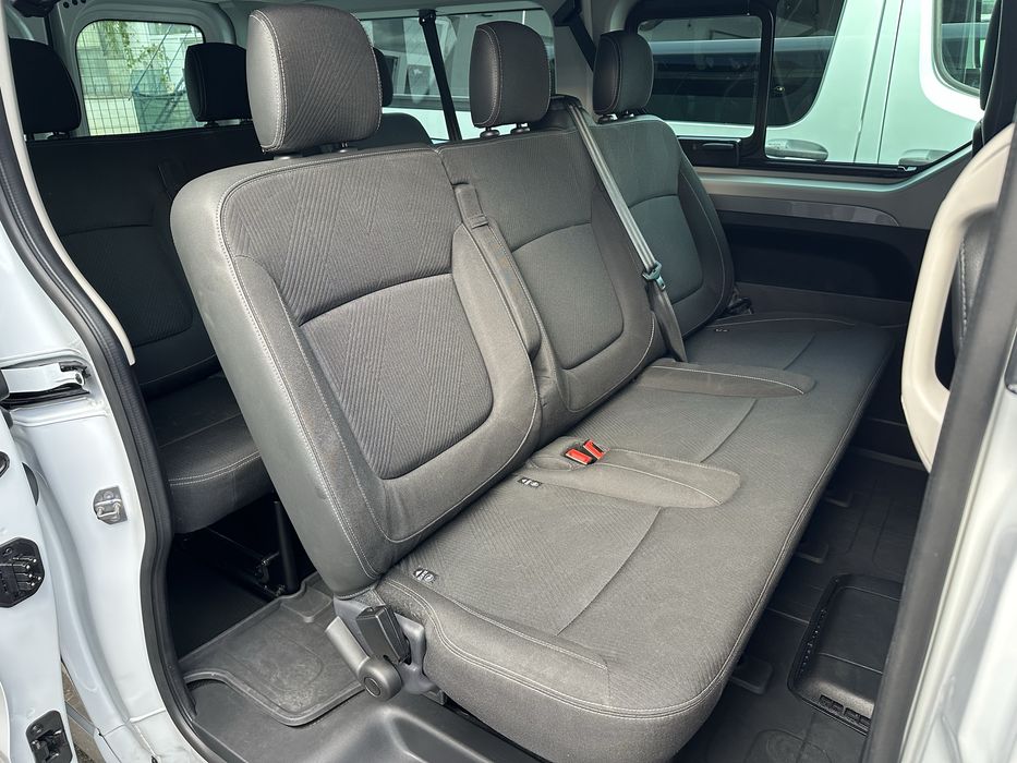 Inchiriez Microbuz 8+1 locuri. Inchiriere autoturism Campina