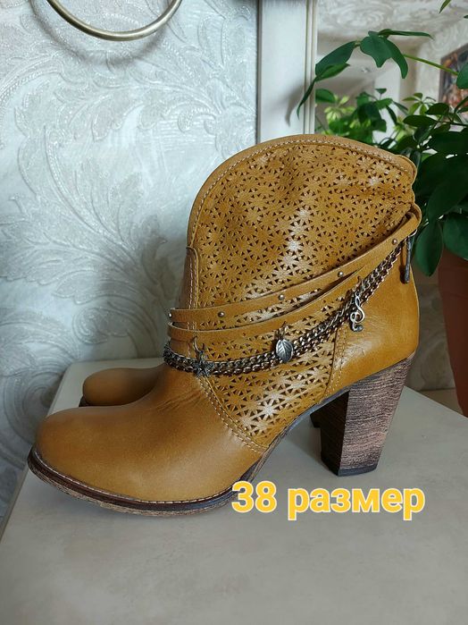 Новые ботильоны, казаки. 38 размер.