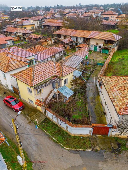 Къща в Ловеч, област-с.Бежаново площ 104 цена 28000