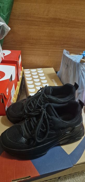 Сникърси Dee Zee