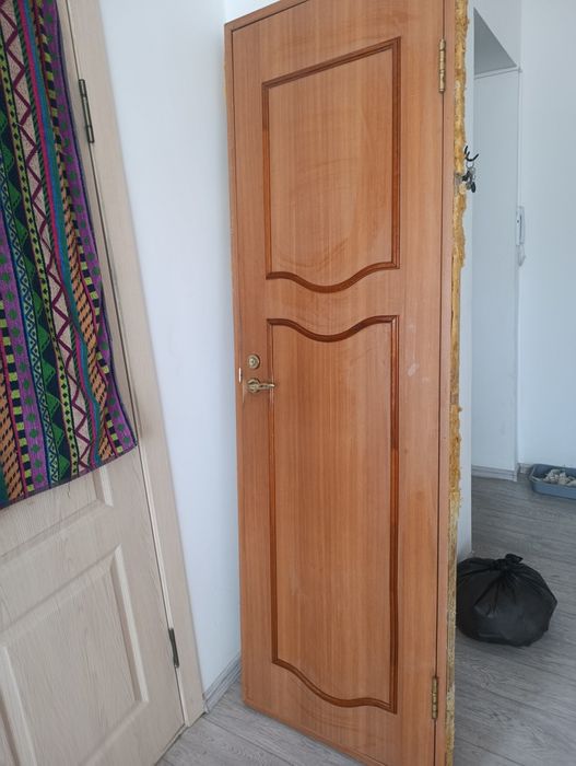 Продам дверь в хорошем состоянии