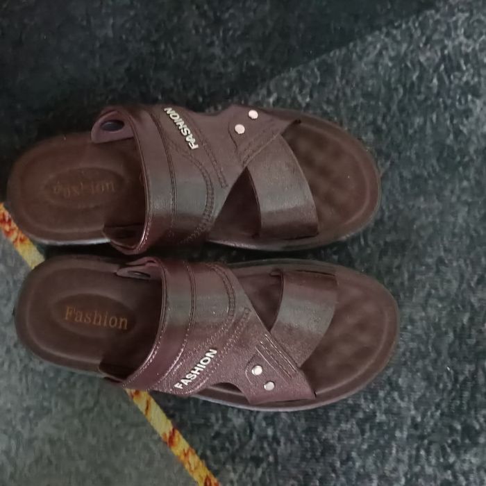 Продам кроссовки