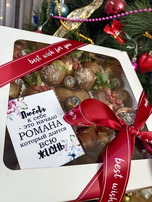 Фрукты и ягоды в шоколаде